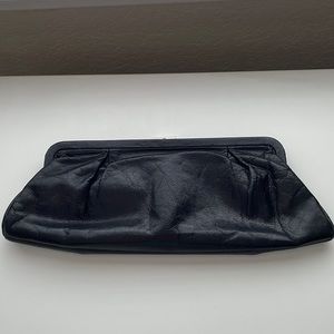 Black clutch